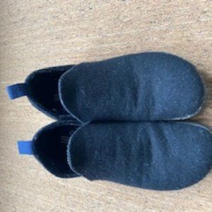 Black wool shoes